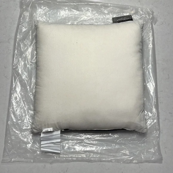 5th & Noble 2pc decorative toss pillow set (black/white) - NWT! - Picture 8 of 14